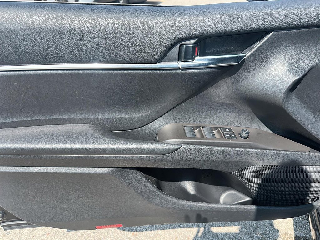 2024 Toyota Camry SE in Stratford, Ontario - 10 - w1024h768px