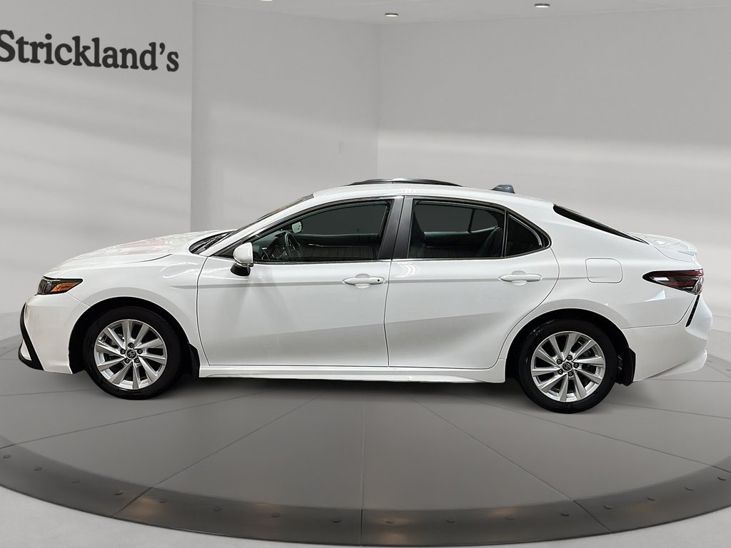 2024 Toyota Camry SE in Stratford, Ontario - 5 - w1024h768px