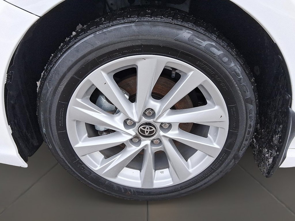 2024 Toyota Camry SE in Stratford, Ontario - 7 - w1024h768px