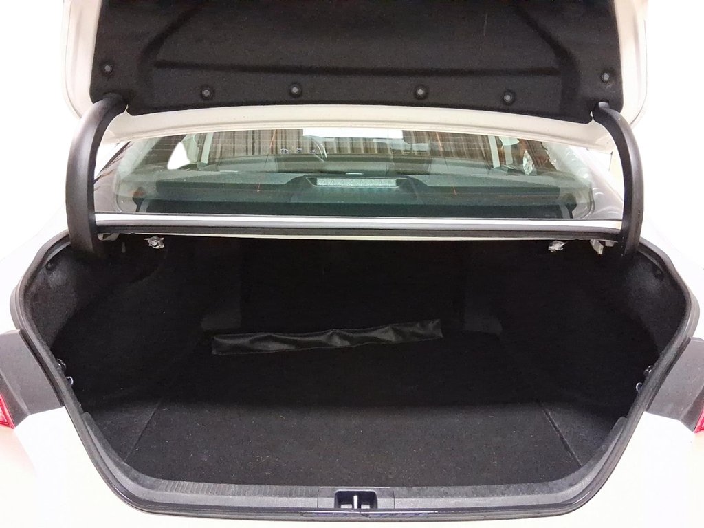 2024 Toyota Camry SE in Stratford, Ontario - 6 - w1024h768px