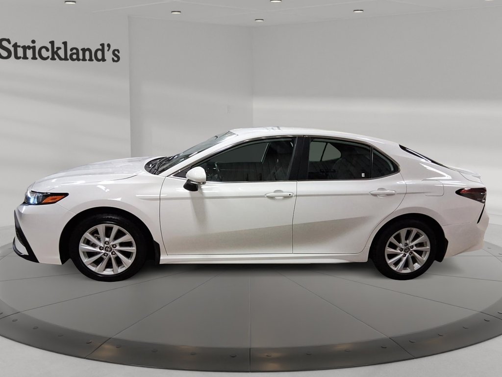 2024 Toyota Camry SE in Stratford, Ontario - 5 - w1024h768px