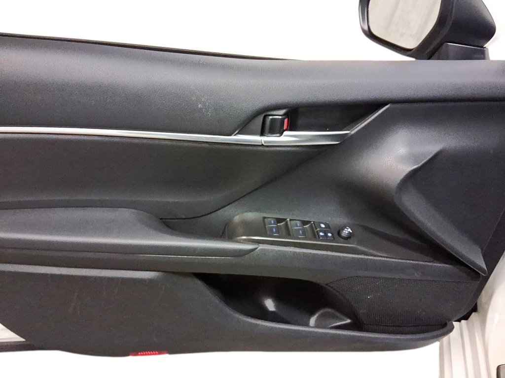 2024 Toyota Camry SE in Stratford, Ontario - 11 - w1024h768px