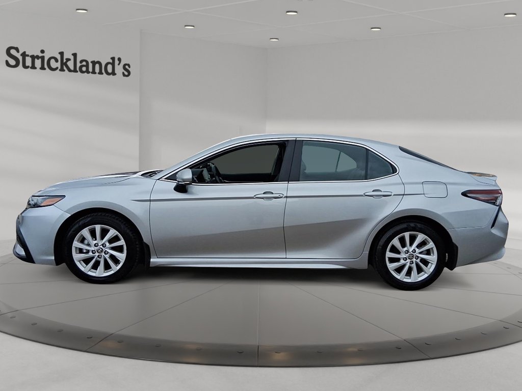 2024 Toyota Camry SE in Stratford, Ontario - 5 - w1024h768px