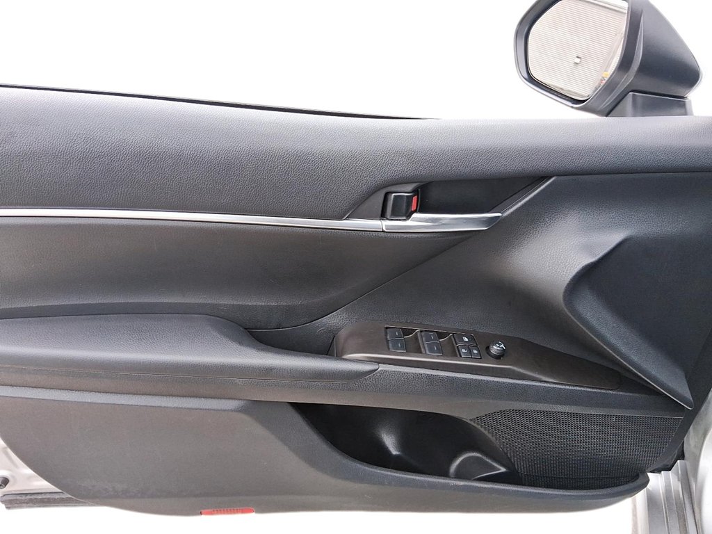 2024 Toyota Camry SE in Stratford, Ontario - 11 - w1024h768px