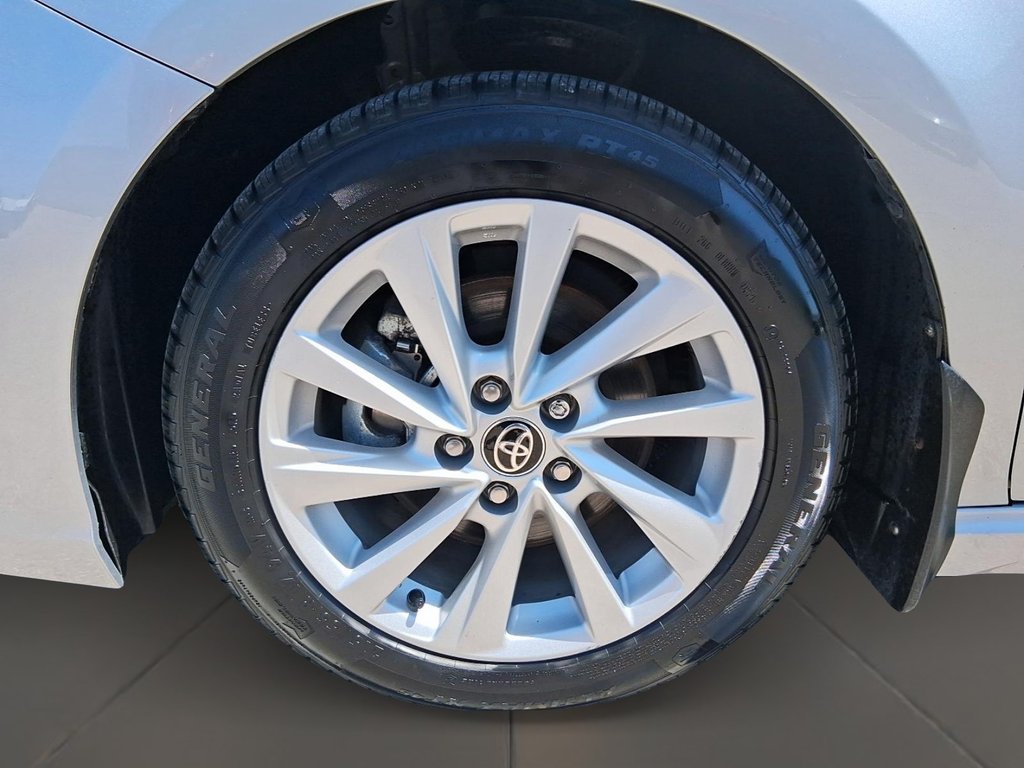 2024 Toyota Camry SE in Stratford, Ontario - 7 - w1024h768px