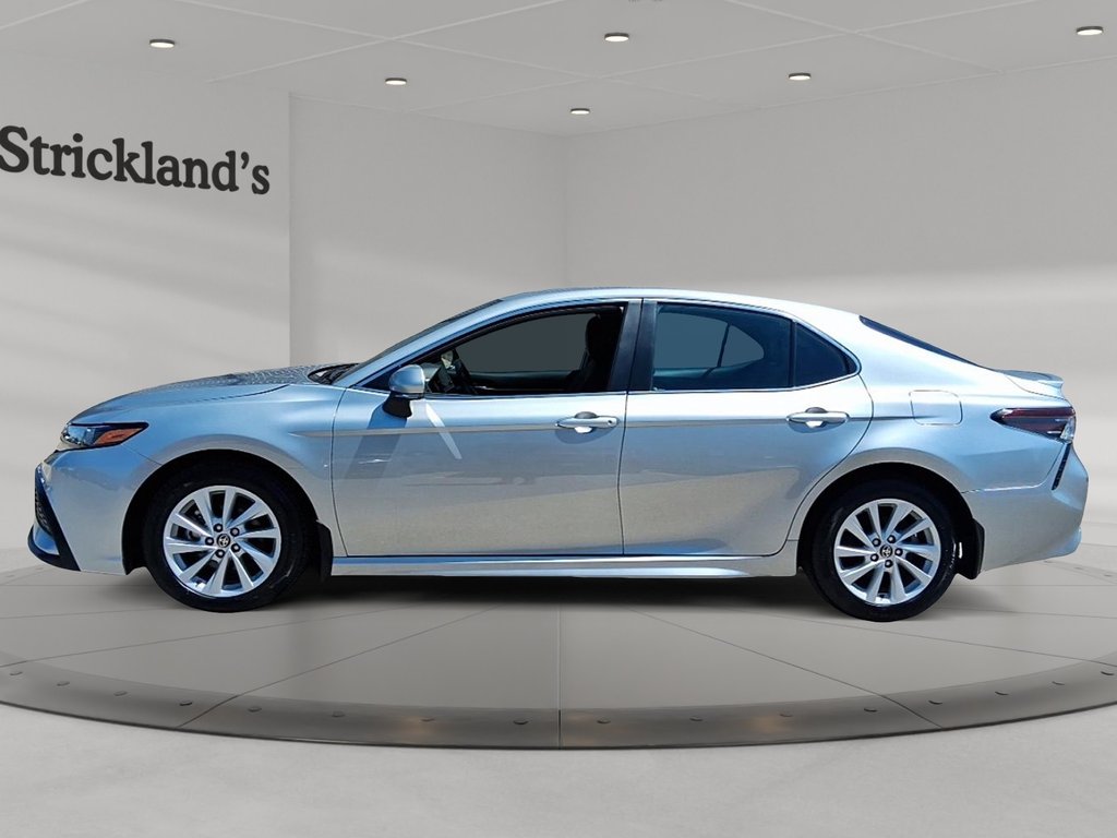2024 Toyota Camry SE in Stratford, Ontario - 5 - w1024h768px