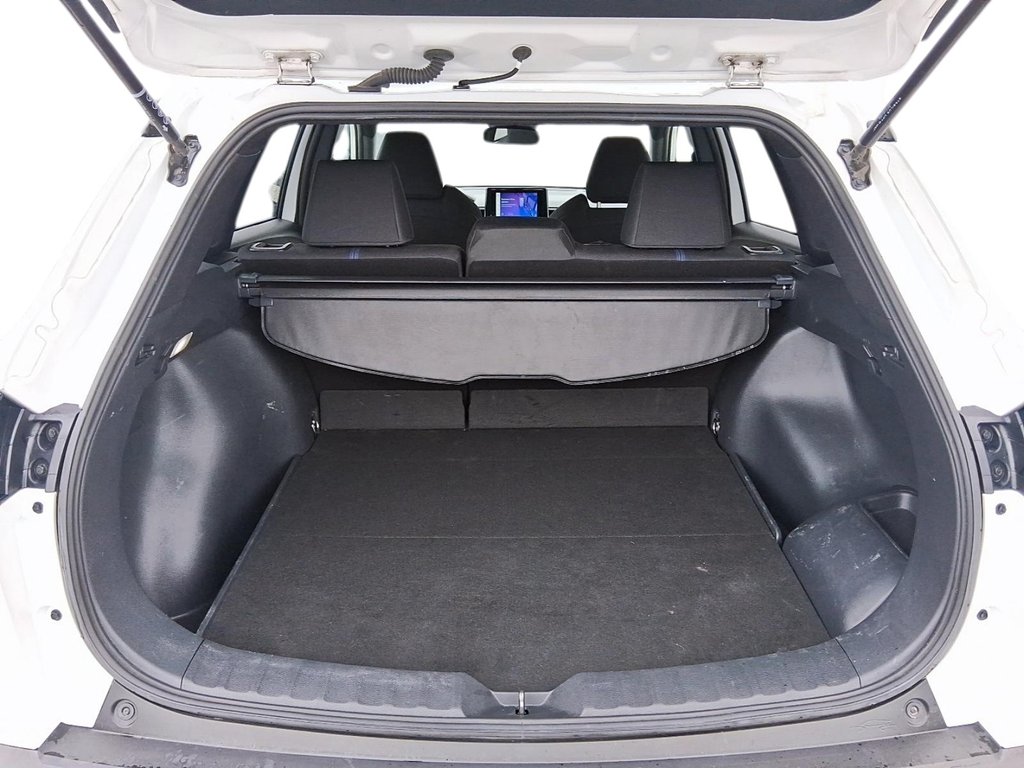 2023 Toyota Corolla Cross Hybrid SE AWD in Stratford, Ontario - 7 - w1024h768px