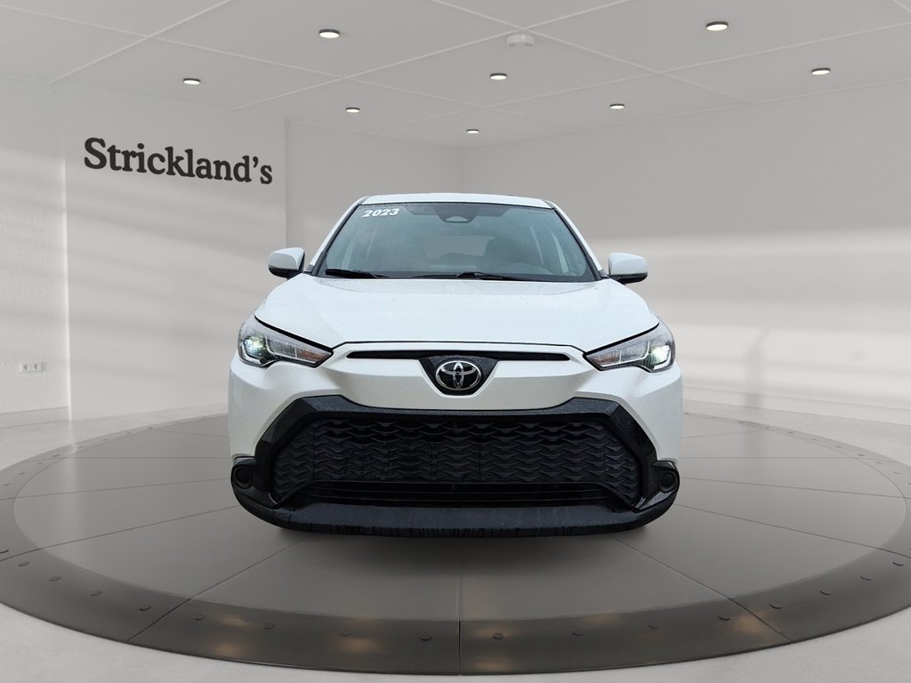 2023 Toyota Corolla Cross Hybrid SE AWD in Stratford, Ontario - 2 - w1024h768px