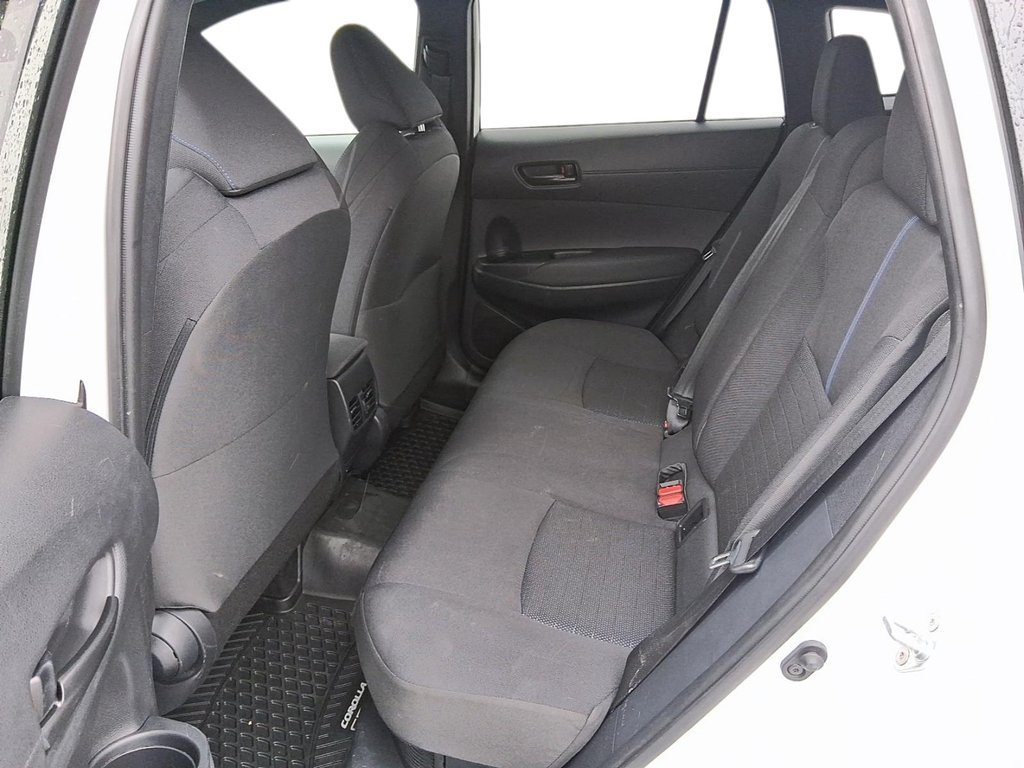 2023 Toyota Corolla Cross Hybrid SE AWD in Stratford, Ontario - 10 - w1024h768px