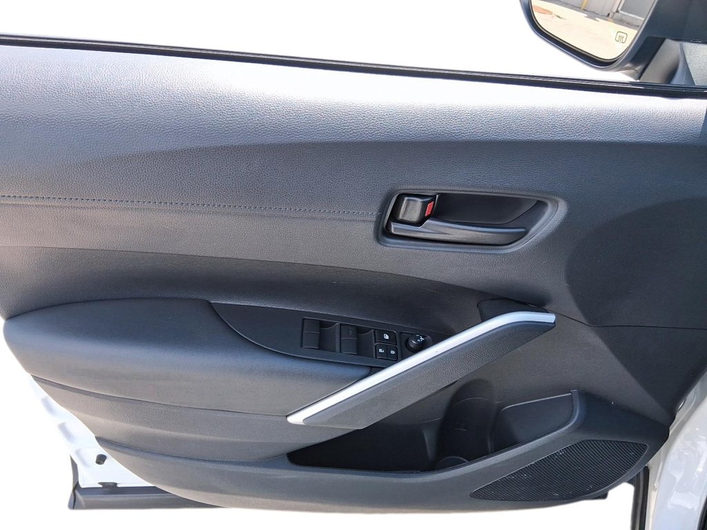 2025 Toyota Corolla Cross Hybrid SE AWD in Stratford, Ontario - 11 - w1024h768px