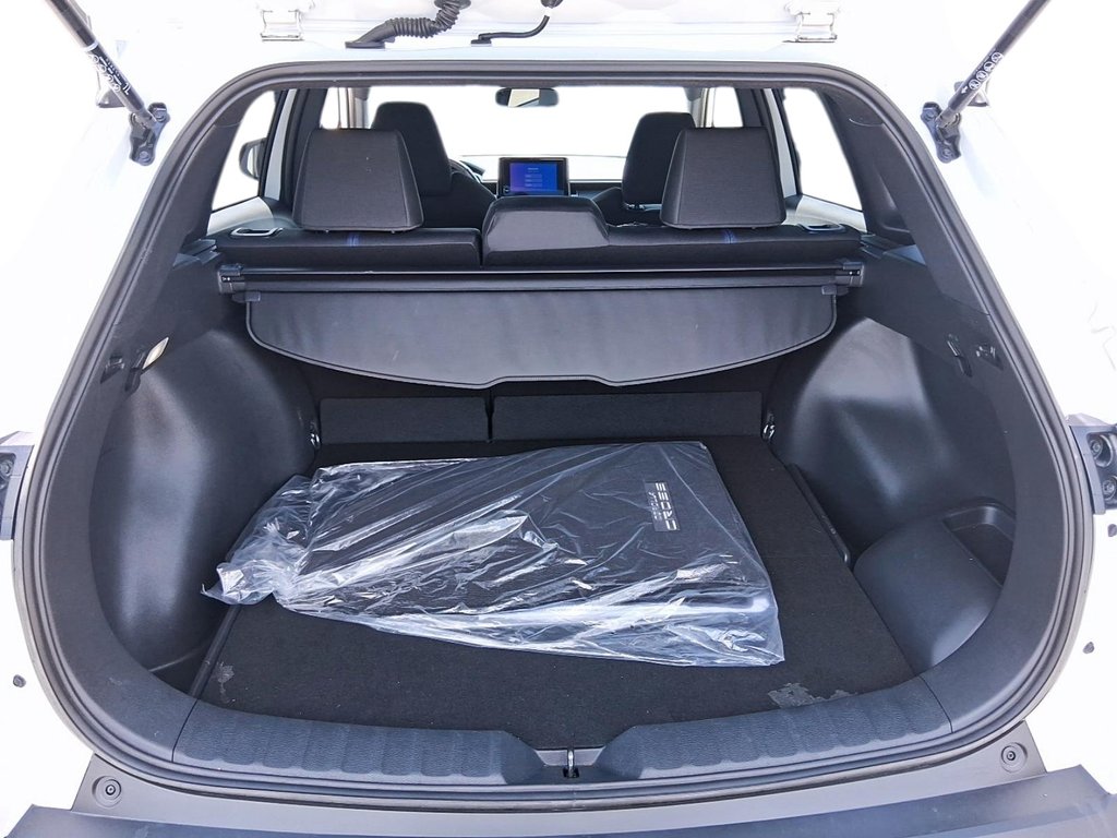 2025 Toyota Corolla Cross Hybrid SE AWD in Stratford, Ontario - 6 - w1024h768px
