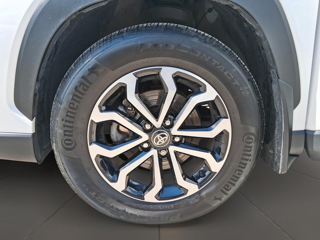2025 Toyota Corolla Cross Hybrid SE AWD in Stratford, Ontario - 7 - w1024h768px