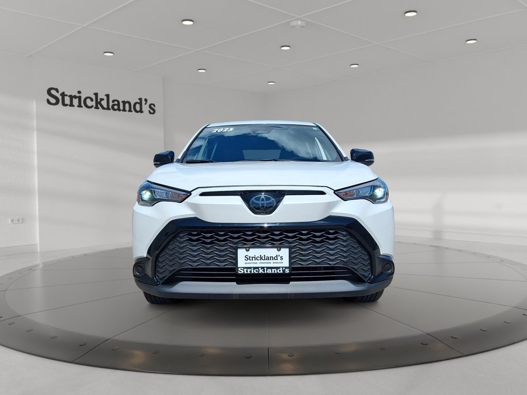 2025 Toyota Corolla Cross Hybrid SE AWD in Stratford, Ontario - 2 - w1024h768px