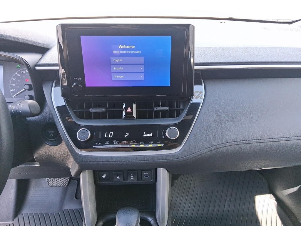 2025 Toyota Corolla Cross Hybrid SE AWD in Stratford, Ontario - 15 - w1024h768px