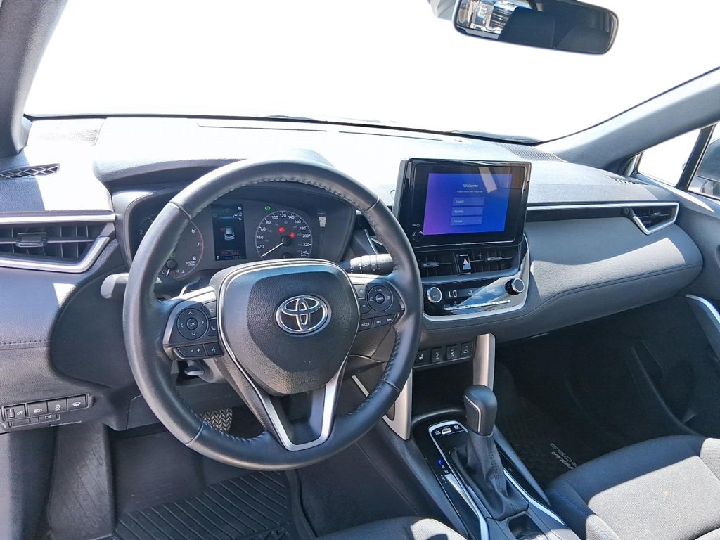 2025 Toyota Corolla Cross Hybrid SE AWD in Stratford, Ontario - 10 - w1024h768px