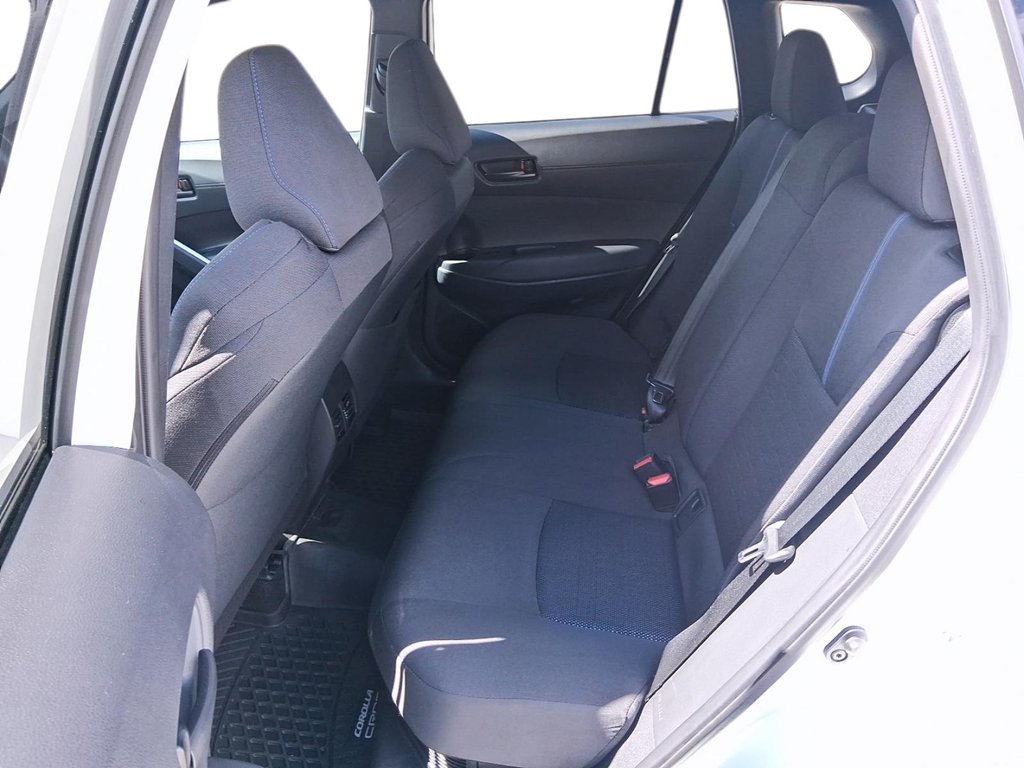 2025 Toyota Corolla Cross Hybrid SE AWD in Stratford, Ontario - 9 - w1024h768px