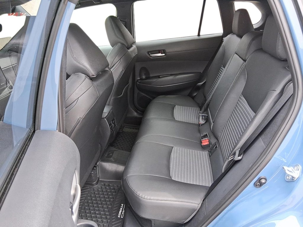 2026 Toyota Corolla Cross Hybrid XSE AWD in Stratford, Ontario - 9 - w1024h768px