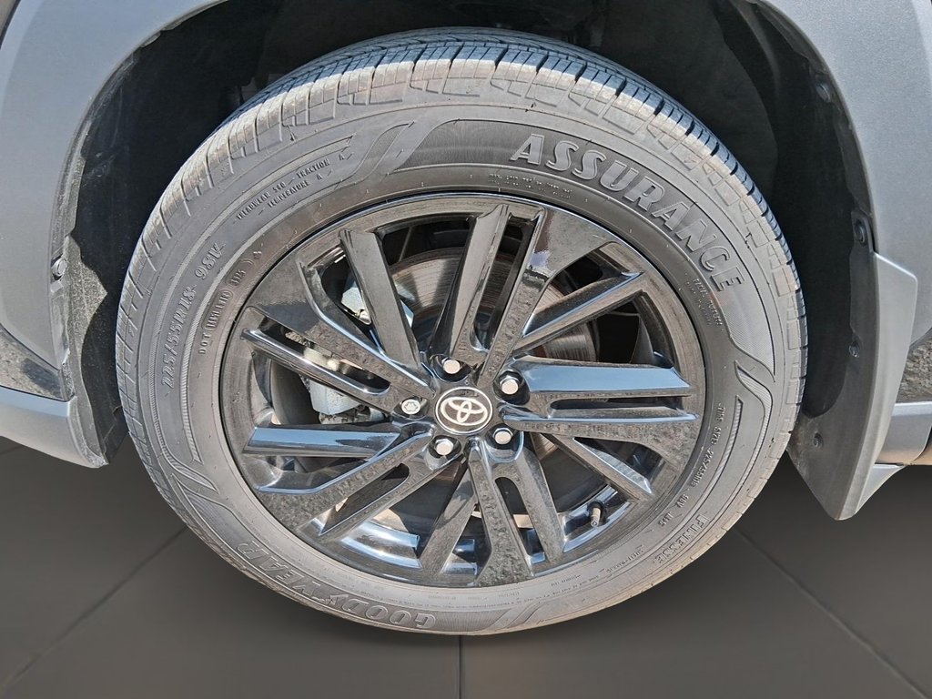 2026 Toyota Corolla Cross Hybrid XSE AWD in Stratford, Ontario - 7 - w1024h768px
