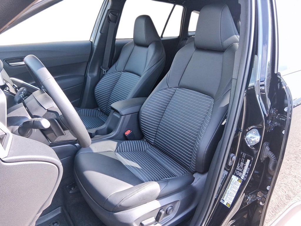 2026 Toyota Corolla Cross Hybrid XSE AWD in Stratford, Ontario - 8 - w1024h768px