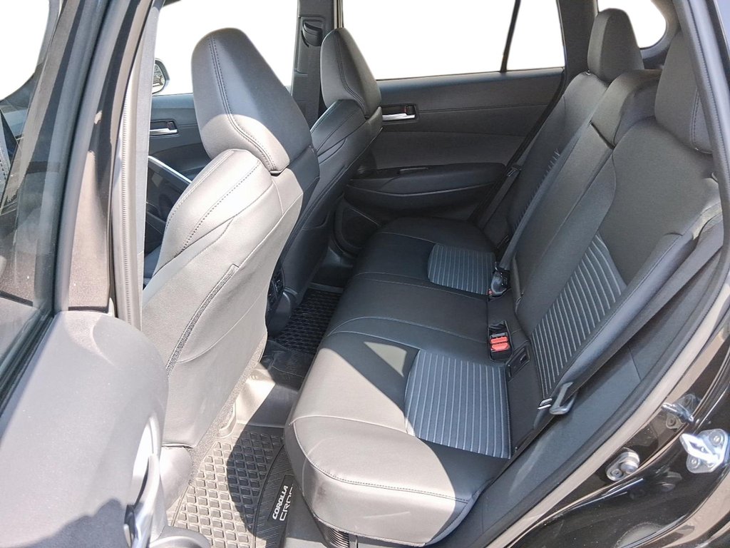 2026 Toyota Corolla Cross Hybrid XSE AWD in Stratford, Ontario - 9 - w1024h768px