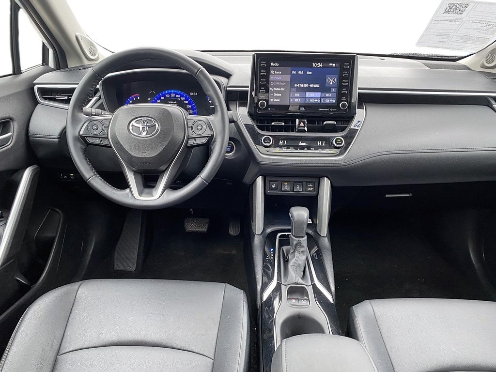 2022  COROLLA CROSS XLE AWD in Stratford, Ontario - 10 - w1024h768px