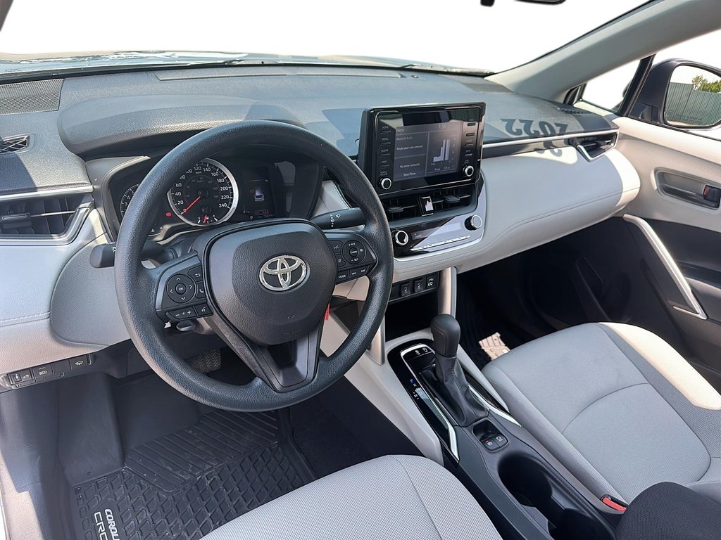 2022 Toyota COROLLA CROSS L AWD in Stratford, Ontario - 9 - w1024h768px