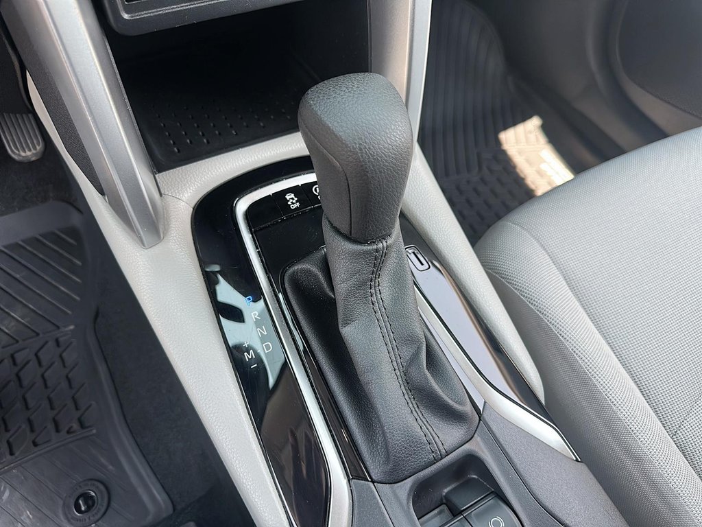 2022 Toyota COROLLA CROSS L AWD in Stratford, Ontario - 14 - w1024h768px