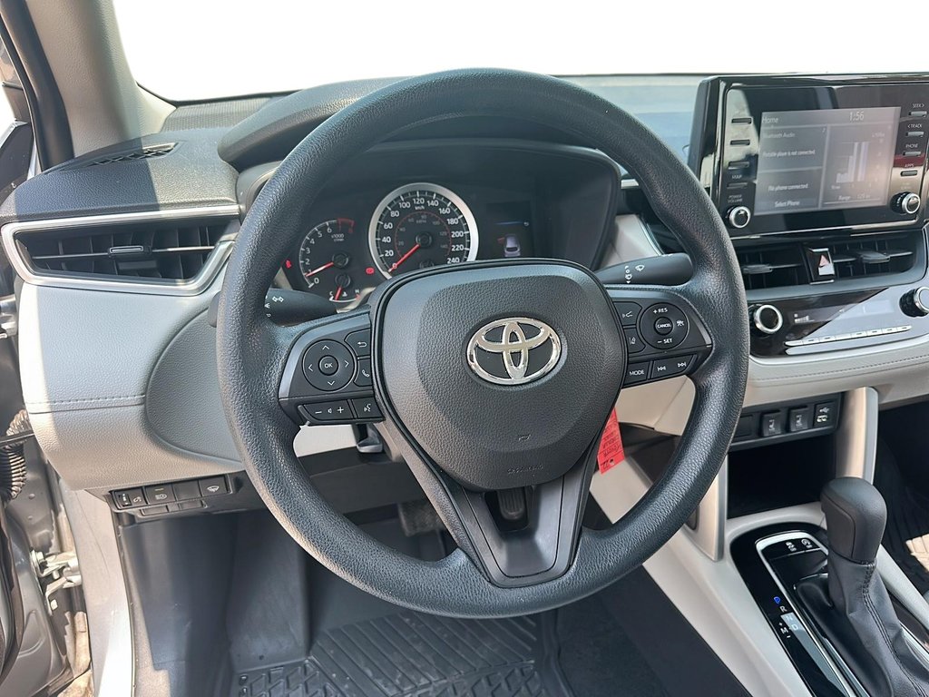 2022 Toyota COROLLA CROSS L AWD in Stratford, Ontario - 11 - w1024h768px