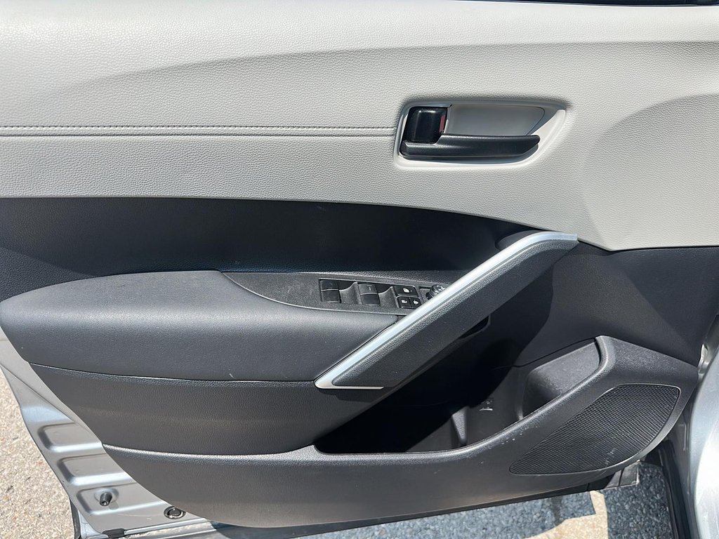 2022 Toyota COROLLA CROSS L AWD in Stratford, Ontario - 10 - w1024h768px