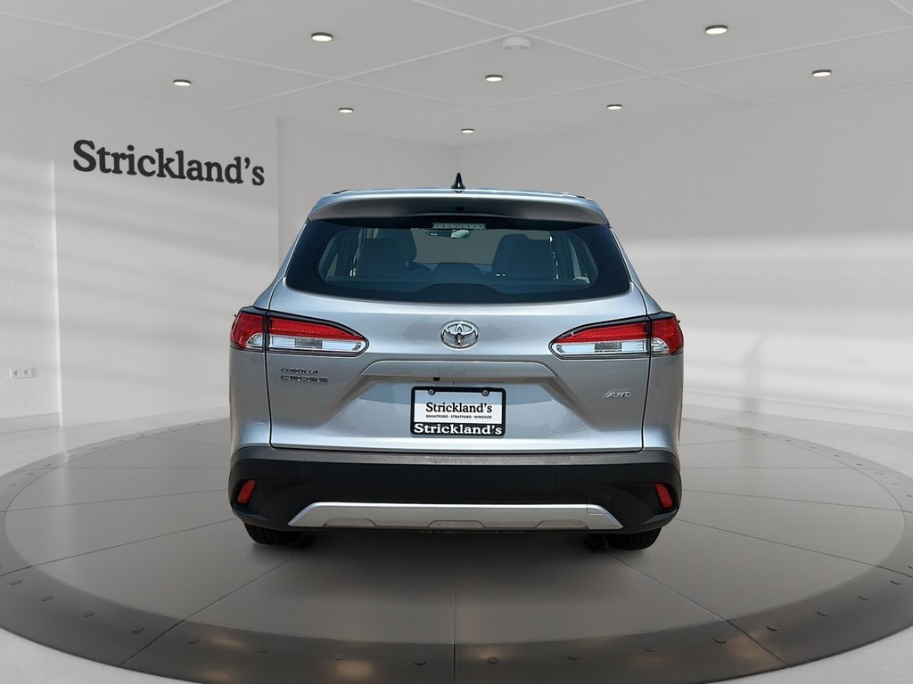 2022 Toyota COROLLA CROSS L AWD in Stratford, Ontario - 3 - w1024h768px
