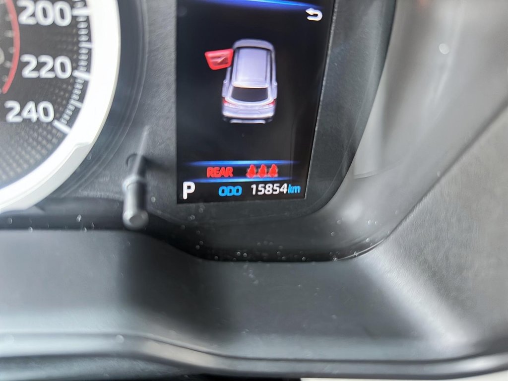 2022 Toyota COROLLA CROSS L AWD in Stratford, Ontario - 12 - w1024h768px