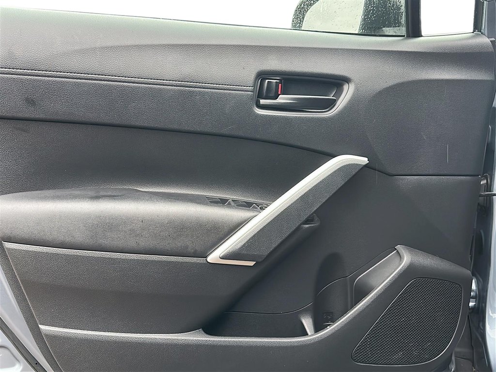 2023 Toyota Corolla Cross LE AWD in Stratford, Ontario - 10 - w1024h768px