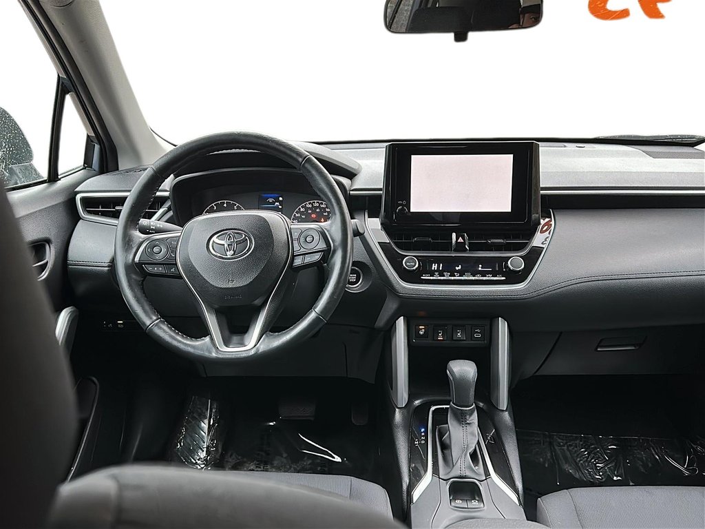 2023 Toyota Corolla Cross LE AWD in Stratford, Ontario - 9 - w1024h768px