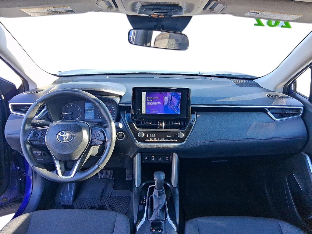 2023 Toyota Corolla Cross LE AWD in Stratford, Ontario - 10 - w1024h768px