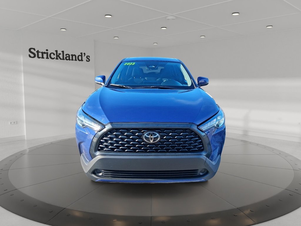 2023 Toyota Corolla Cross LE AWD in Stratford, Ontario - 2 - w1024h768px