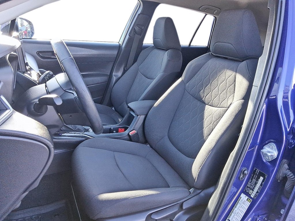 2023 Toyota Corolla Cross LE AWD in Stratford, Ontario - 8 - w1024h768px
