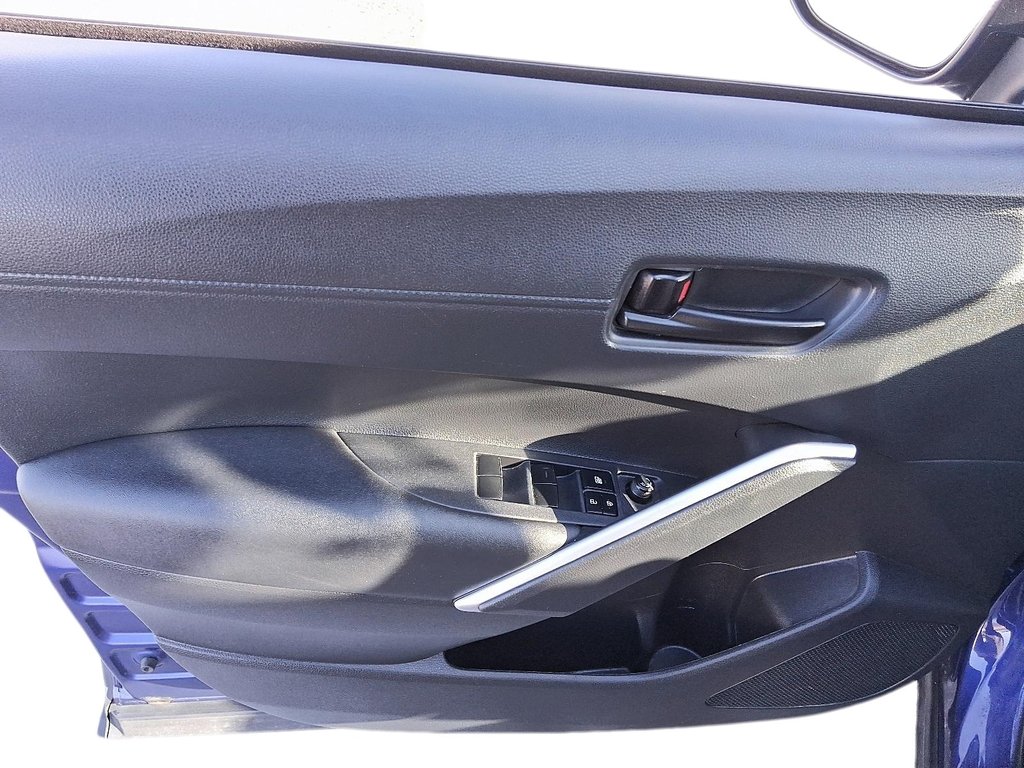 2023 Toyota Corolla Cross LE AWD in Stratford, Ontario - 11 - w1024h768px