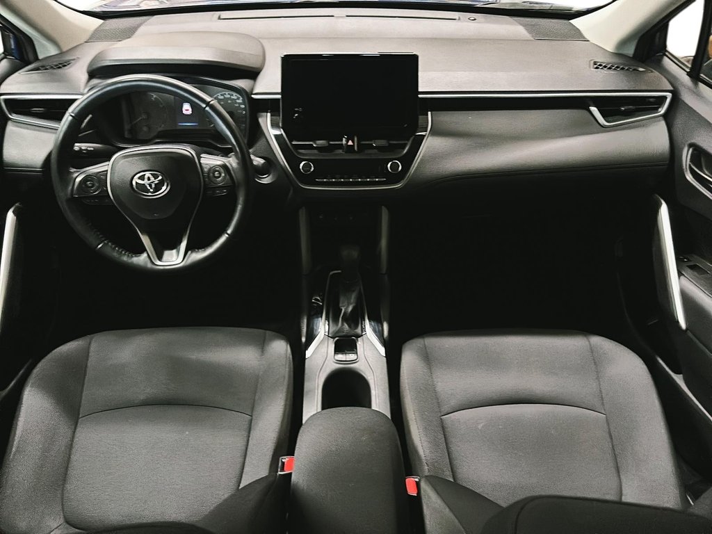 2024 Toyota Corolla Cross LE AWD in Stratford, Ontario - 9 - w1024h768px