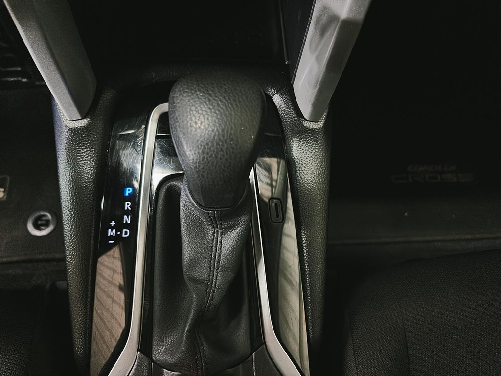 2024 Toyota Corolla Cross LE AWD in Stratford, Ontario - 14 - w1024h768px
