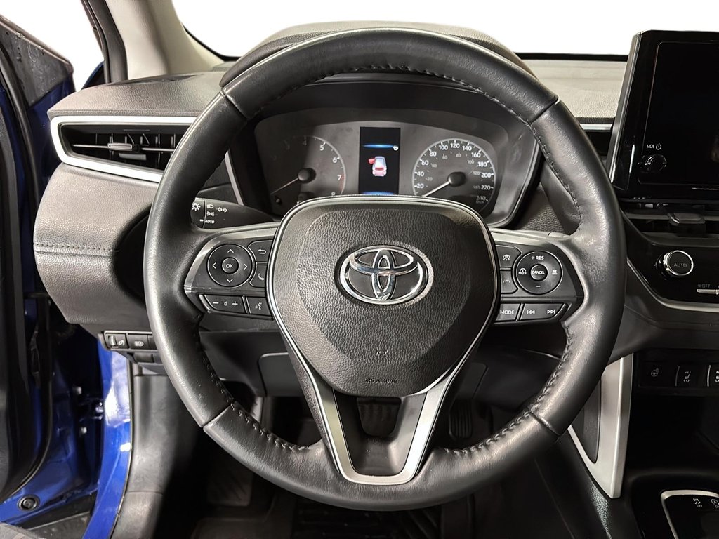 2024 Toyota Corolla Cross LE AWD in Stratford, Ontario - 11 - w1024h768px