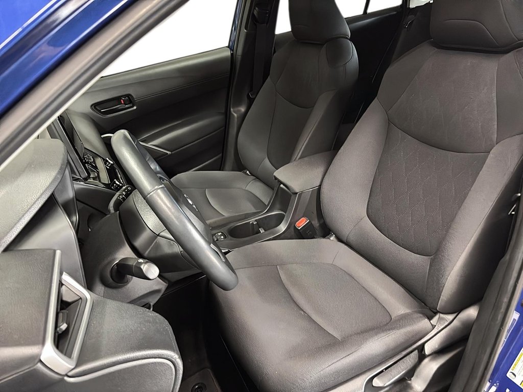 2024 Toyota Corolla Cross LE AWD in Stratford, Ontario - 8 - w1024h768px