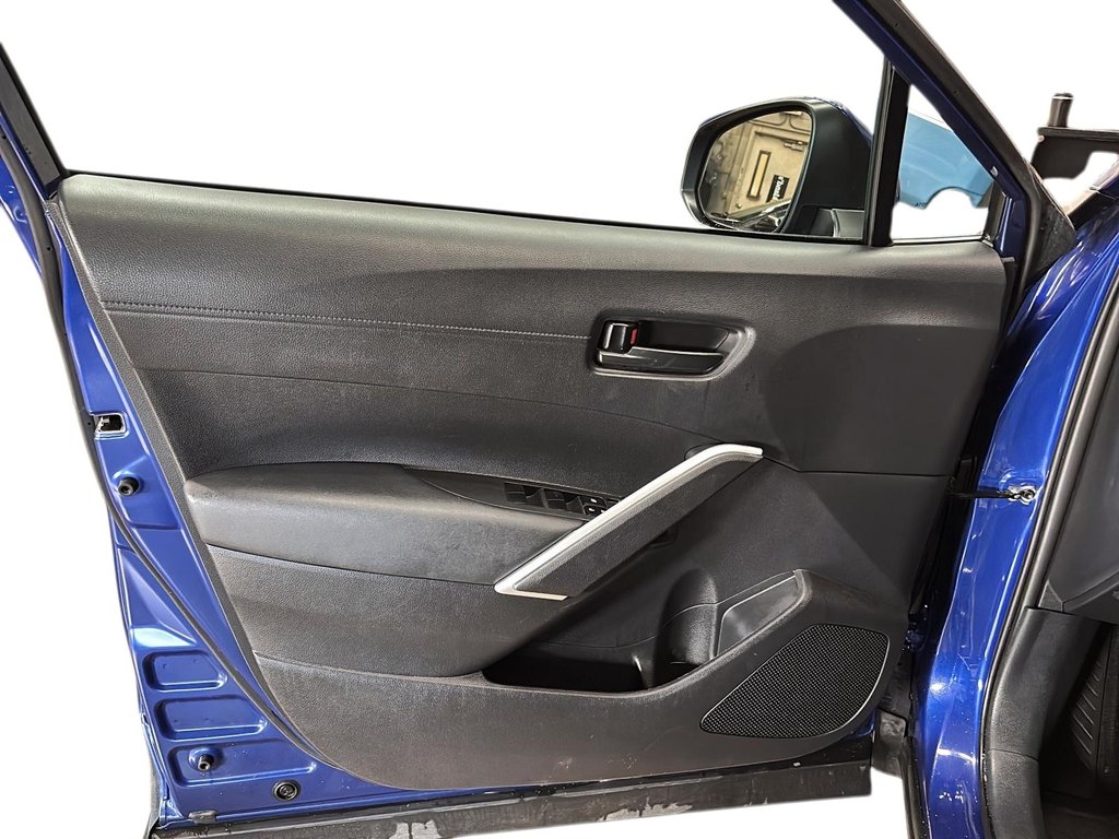 2024 Toyota Corolla Cross LE AWD in Stratford, Ontario - 10 - w1024h768px