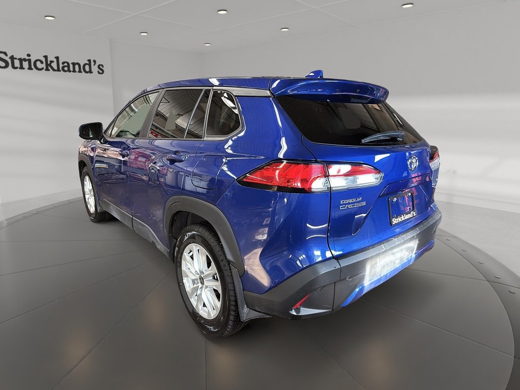 2024 Toyota Corolla Cross LE AWD in Stratford, Ontario - 4 - w1024h768px