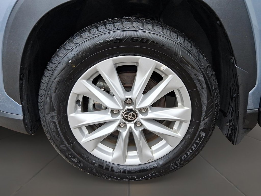2024 Toyota Corolla Cross LE AWD in Stratford, Ontario - 7 - w1024h768px