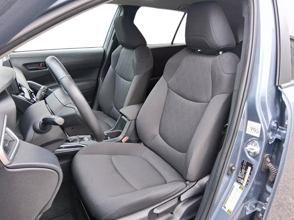 2024 Toyota Corolla Cross LE AWD in Stratford, Ontario - 8 - w1024h768px