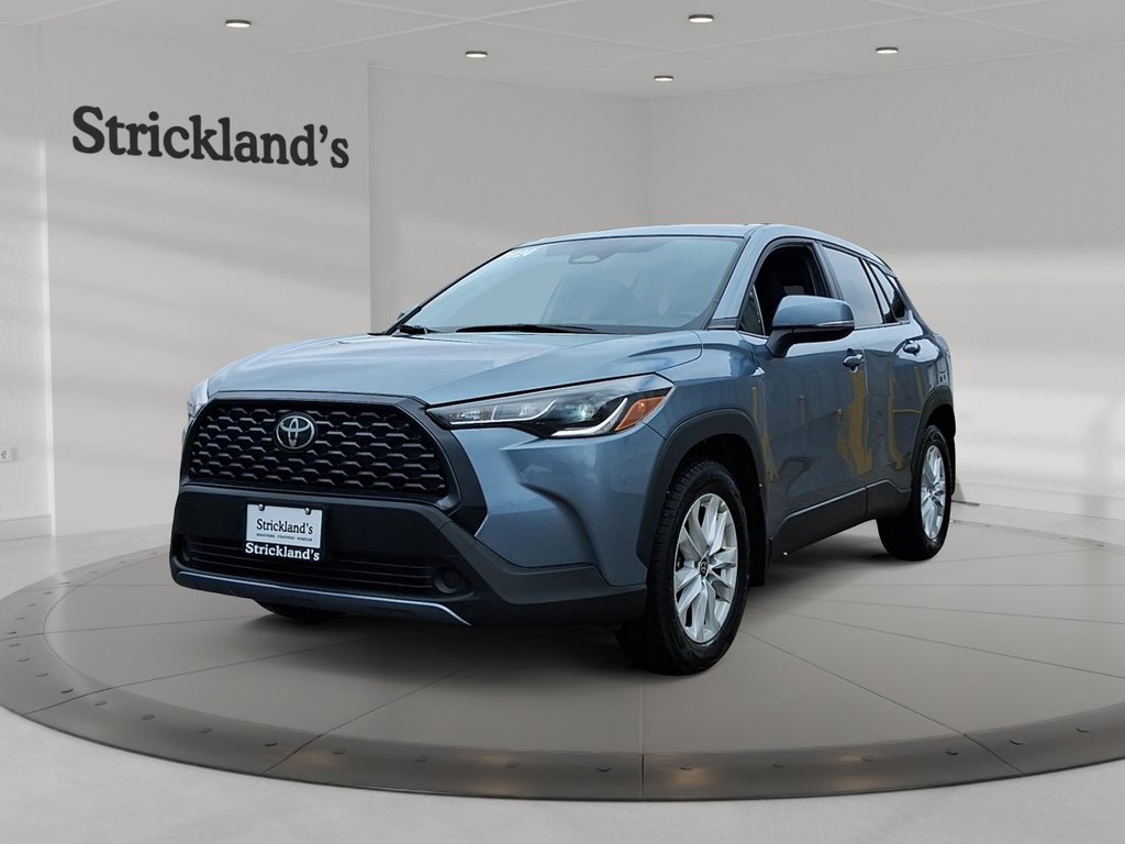 2024 Toyota Corolla Cross LE AWD in Stratford, Ontario - 1 - w1024h768px