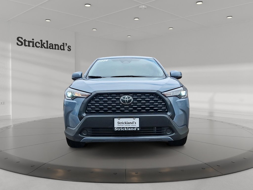 2024 Toyota Corolla Cross LE AWD in Stratford, Ontario - 2 - w1024h768px