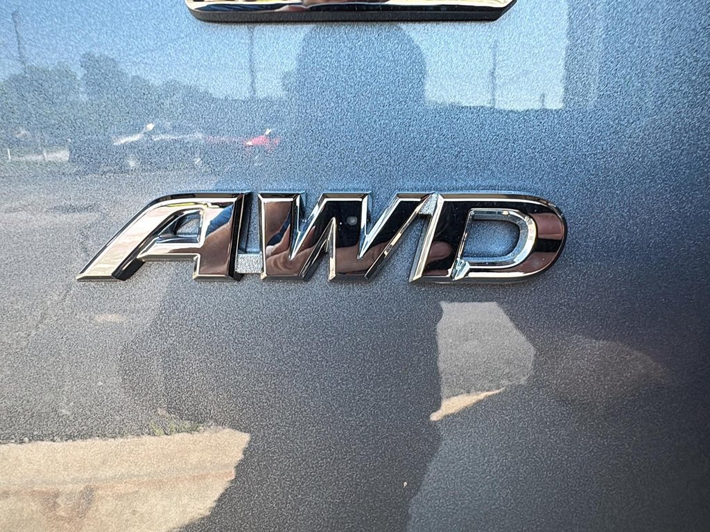 2024 Toyota Corolla Cross LE AWD in Stratford, Ontario - 14 - w1024h768px