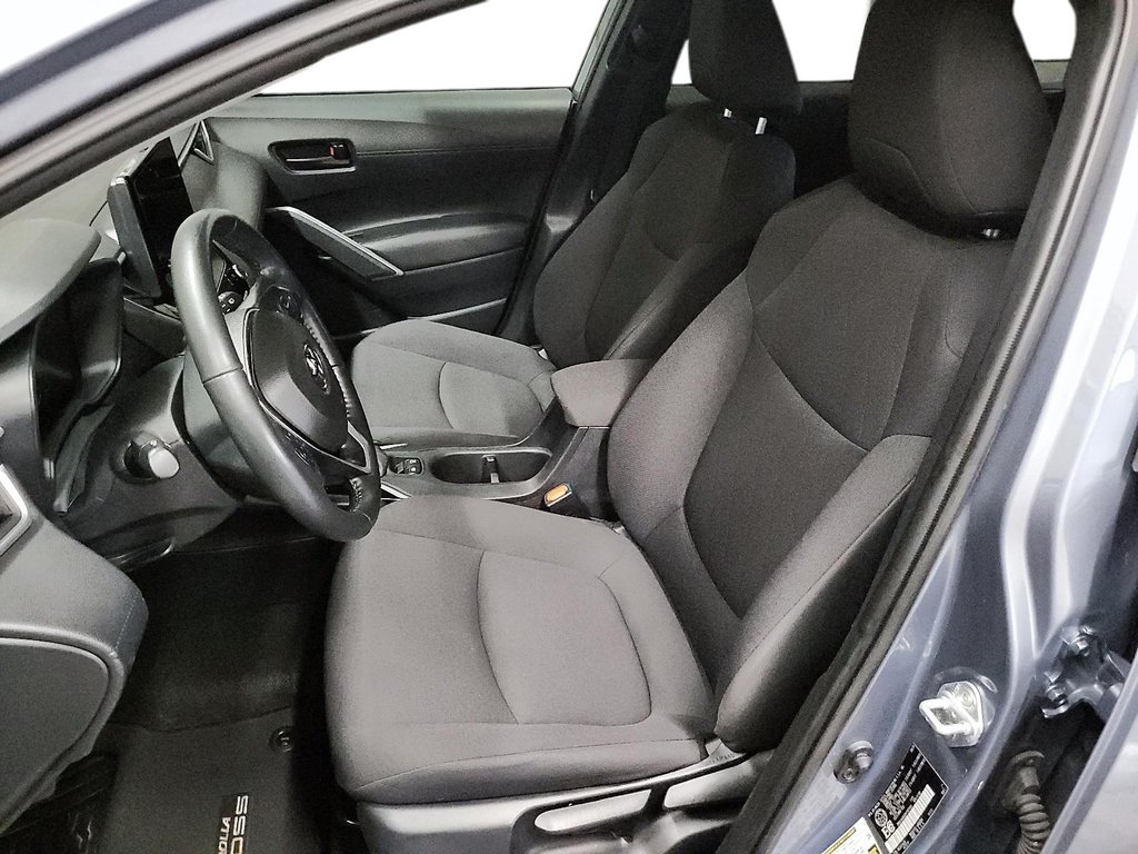 2024 Toyota Corolla Cross LE AWD in Stratford, Ontario - 8 - w1024h768px