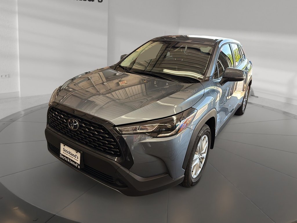 2024 Toyota Corolla Cross LE AWD in Stratford, Ontario - 1 - w1024h768px